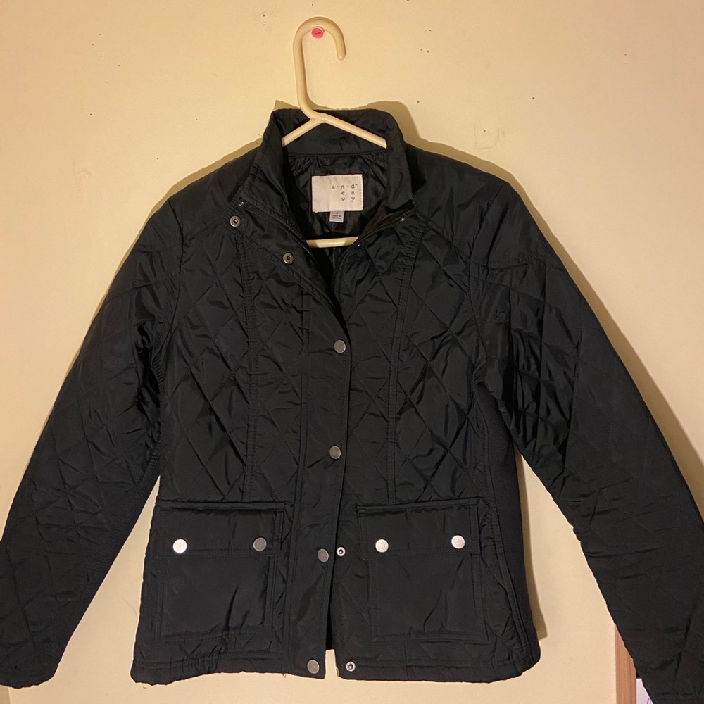 Very stylish and ea way jacket ! 💫